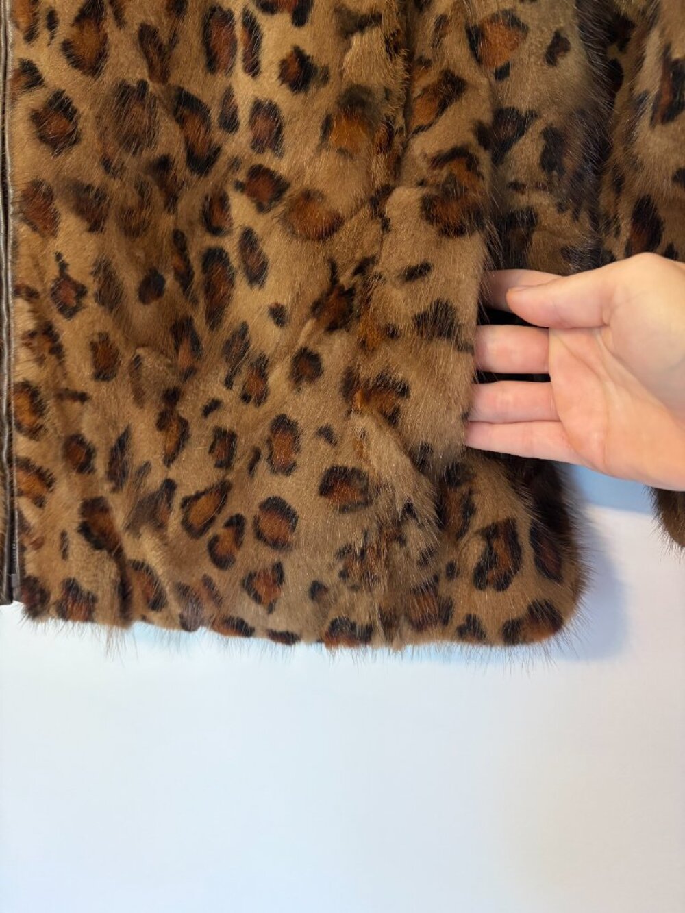 Burtrum Fur of Battle Creek Leopard Print Mink Coat | Size 44 (Large/XL) - Picture 4 of 10